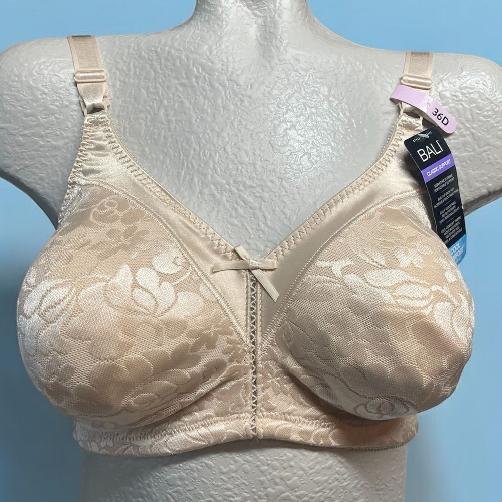 Bali Double Support Bra Wirefree
3372 Spa Closure Jacquard NWT 36D
Soft Taupe